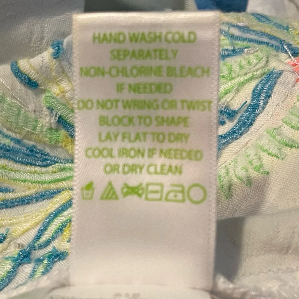 Lilly Pulitzer Ellie Resort White Shorts with Beaded Pineapple Design - Picture 7 of 7